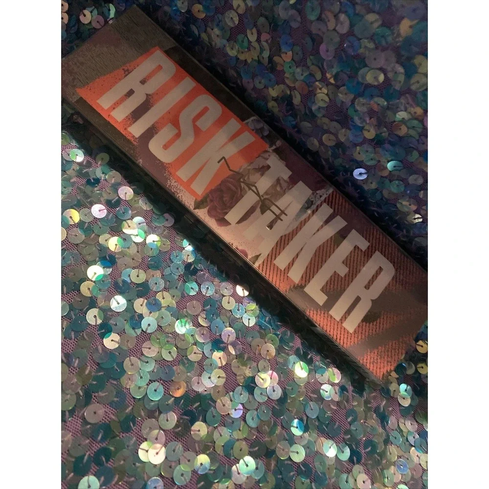 MAC - RISK TAKER - EYE SHADOW X 8 + HIGHLIGHTER PALETTE - NEW DISCONTINUED